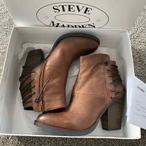 New in box Steve Madden Leather booties Size 7